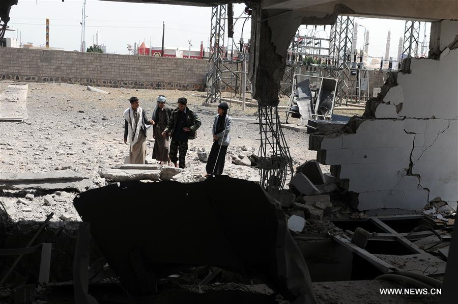الصورة: التحالف العربي يستهدف محطة كهرباء في صنعاء