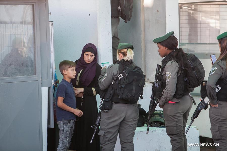 الصورة: الضفة الغربية: تشديدات أمنية إسرائيلية في أول جمعة من شهر رمضان