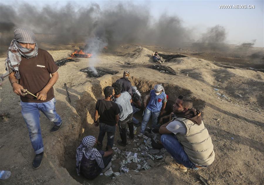 اشتباكات بين متظاهرين على الحدود بين غزة وإسرائيل 