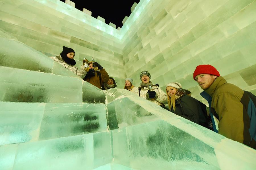 （晚报）（2）“流光溢彩”冰雪童话世界——第31届哈尔滨国际冰雪节开幕