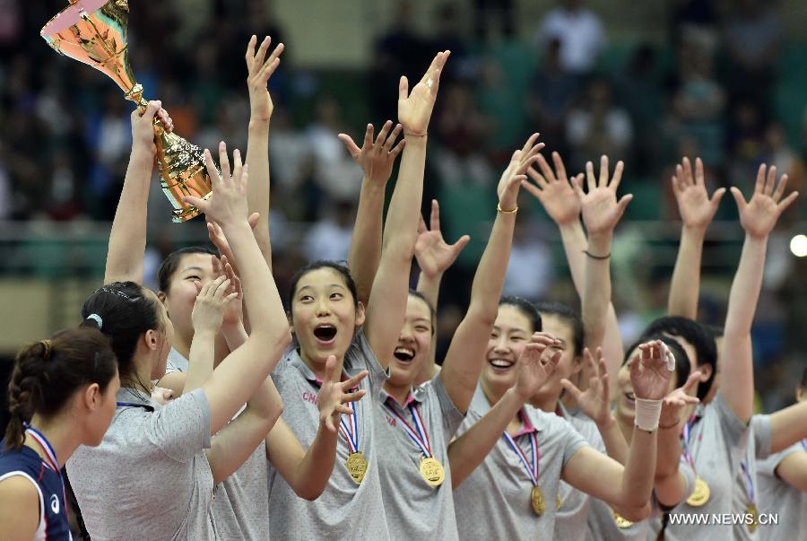 （体坛聚焦）排球——女排亚锦赛：中国队捧杯
