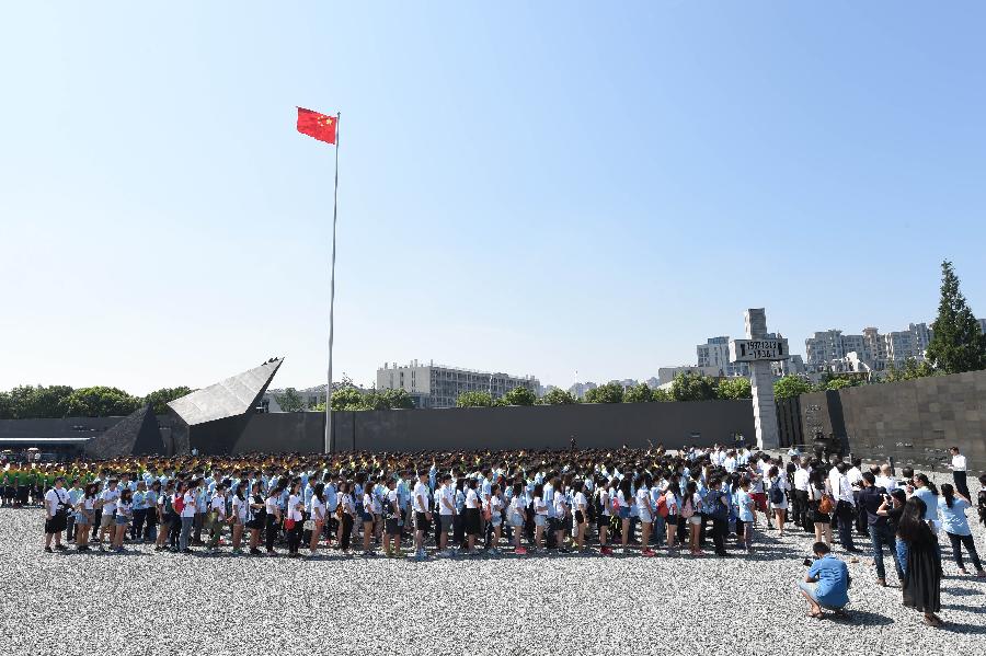 （抗战胜利70年）（1）两岸四地青年祭奠南京大屠杀遇难同胞
