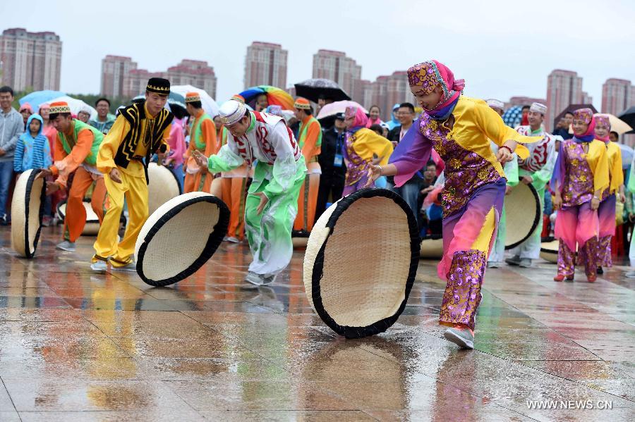 （民族运动会）（21）细雨中的民族大联欢