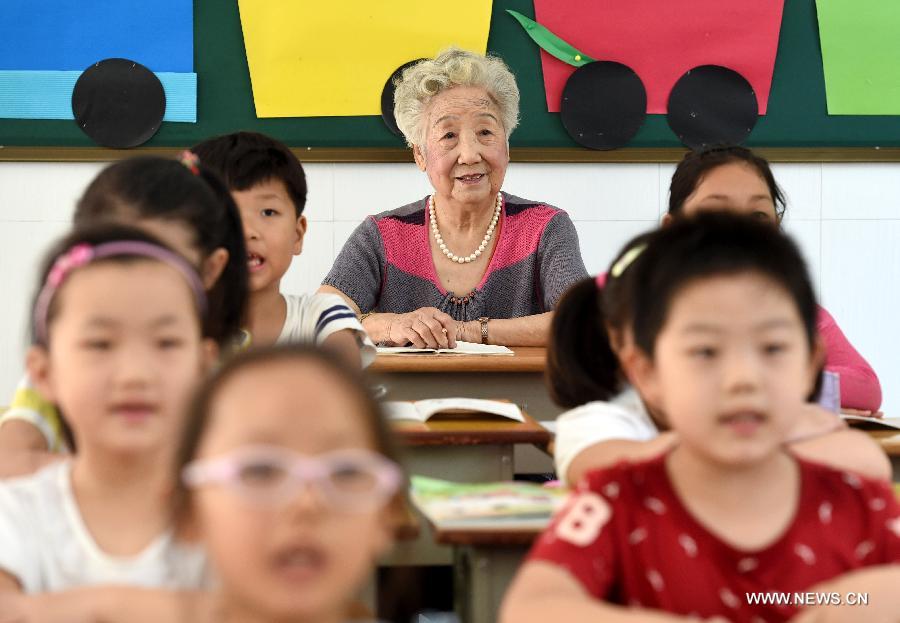 （教育）（3）九旬“漂亮奶奶”：教书育人60余载
