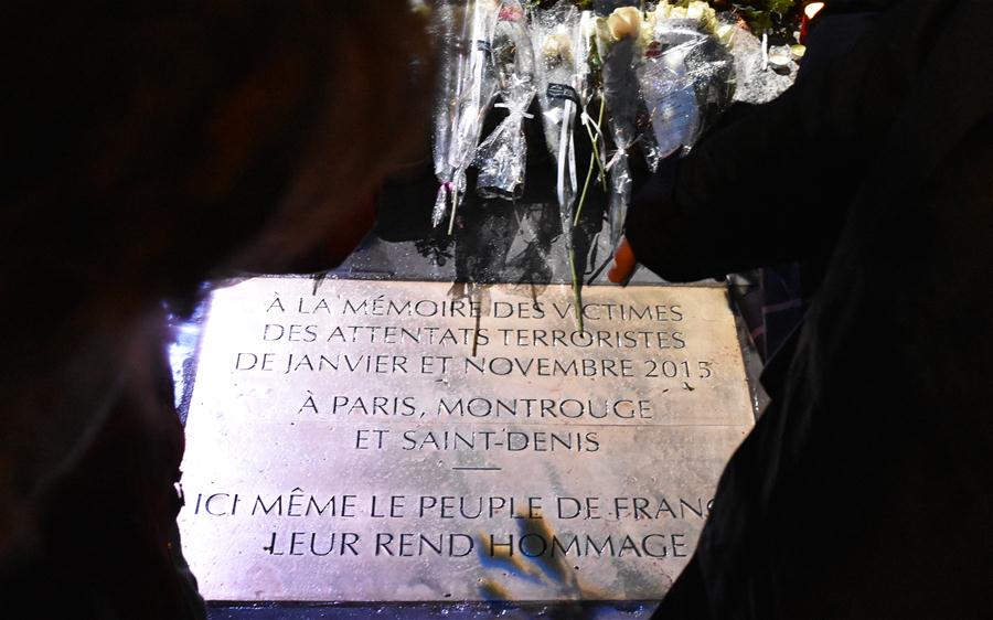 （XHDW）（2）法国民众追思巴黎恐袭罹难者
