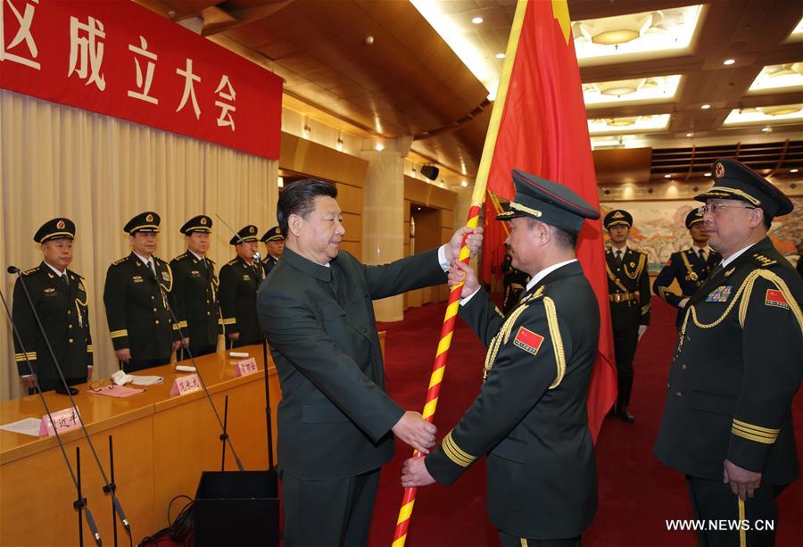 （时政）（2）中国人民解放军战区成立大会在北京举行　习近平向各战区授予军旗发布训令