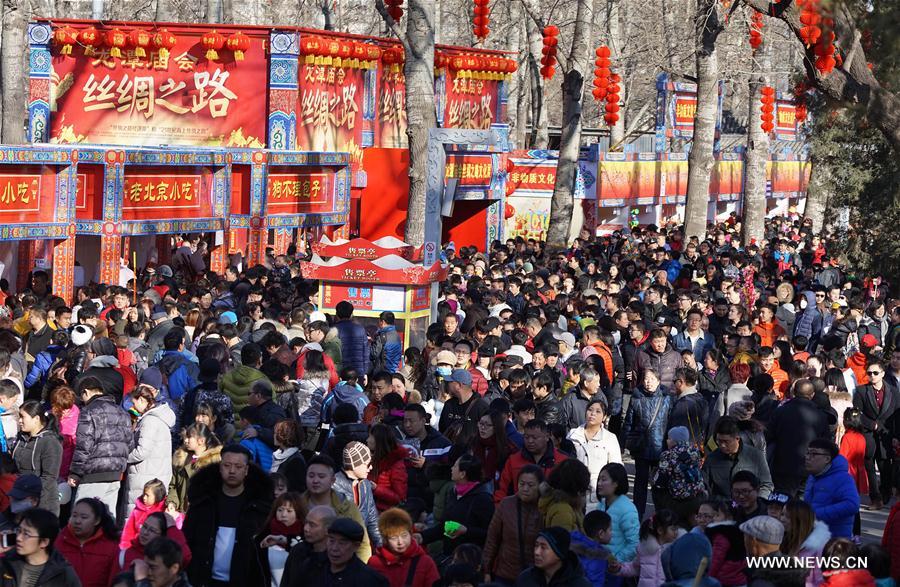 #（经济）（2）春节假期全国接待游客超3亿人次 