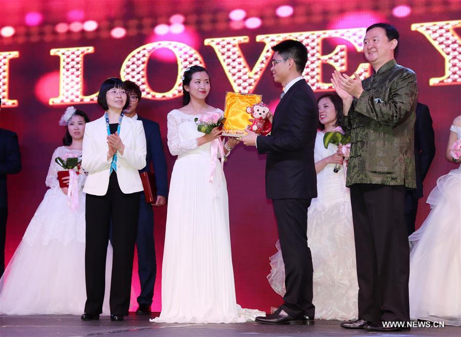 （XHDW）（1）中国驻阿联酋使馆为11对新人举办集体婚礼