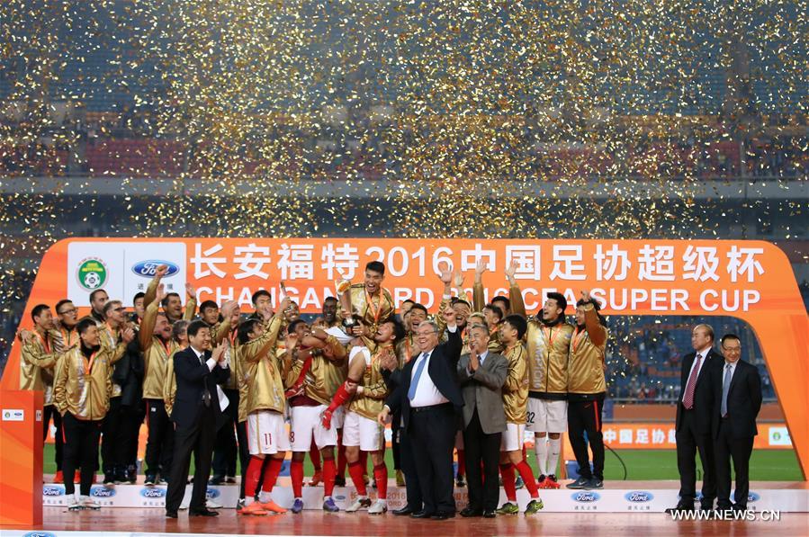 （体育）（17）足球——广州恒大淘宝夺得2016超级杯冠军  