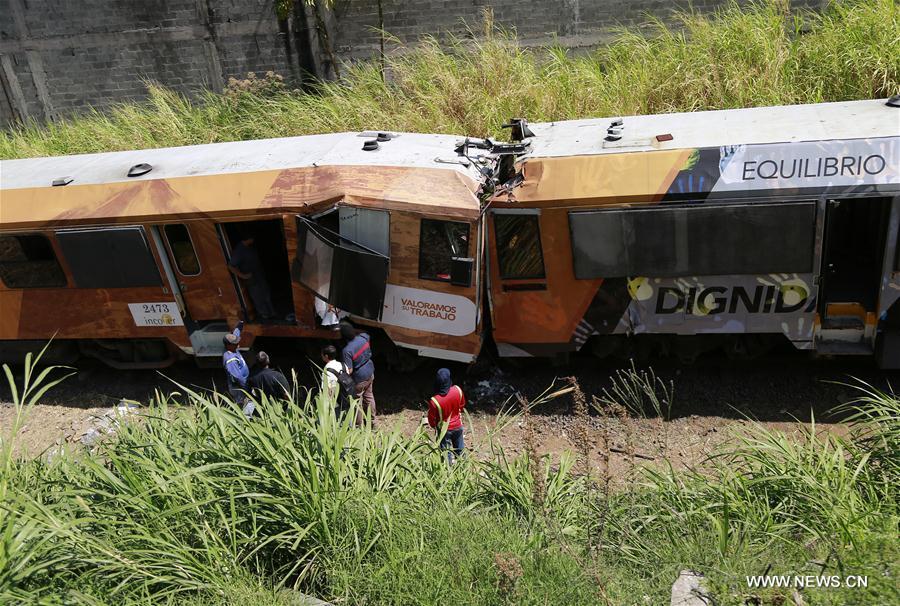 （国际）（1）哥斯达黎加两火车相撞致106人伤