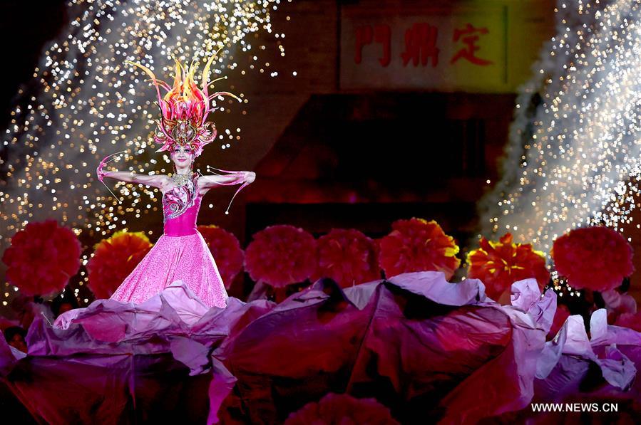 （晚报）（2）第34届中国洛阳牡丹文化节开幕 