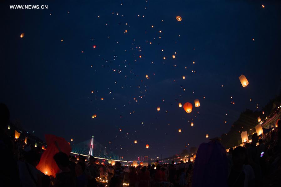 CHINA-YUNNAN-JINGHONG-SKY LANTERN (CN)