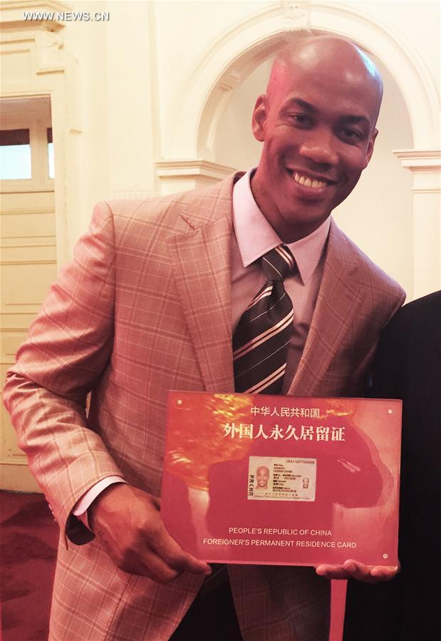 （体育）（2）篮球——马布里获得中华人民共和国外国人永久居留证