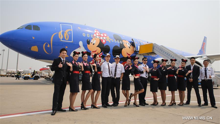 （社会）（1）东航首架迪士尼主题彩绘飞机投入运营