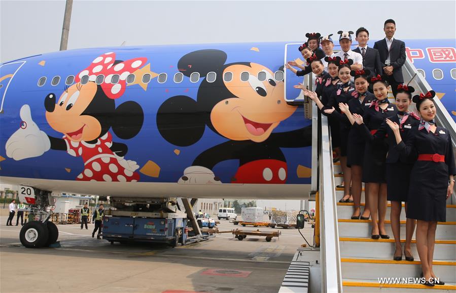 （社会）（2）东航首架迪士尼主题彩绘飞机投入运营