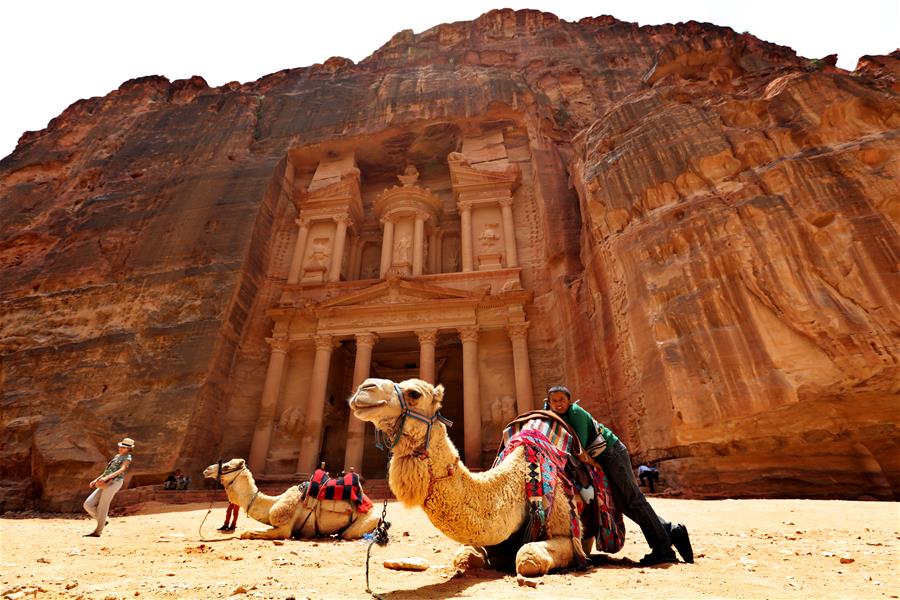 الصورة: مدينة بترا الأثرية من أشهر الأماكن السياحية في الأردن