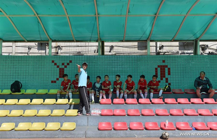 （体育·图片故事）（5）足球——谢朝阳：从国安前队长到学生足球教头