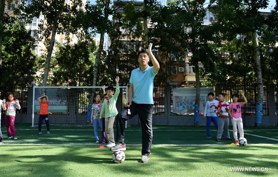 （体育·图片故事）（10）足球——谢朝阳：从国安前队长到学生足球教头