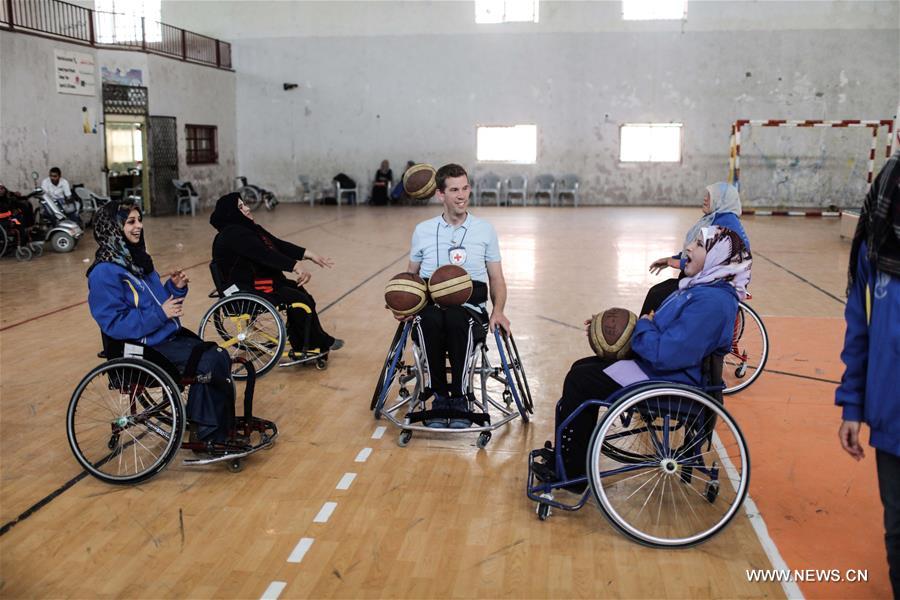 الصورة: دورة تدريبية في كرة السلة لذوات الاحتياجات الخاصة في غزة 