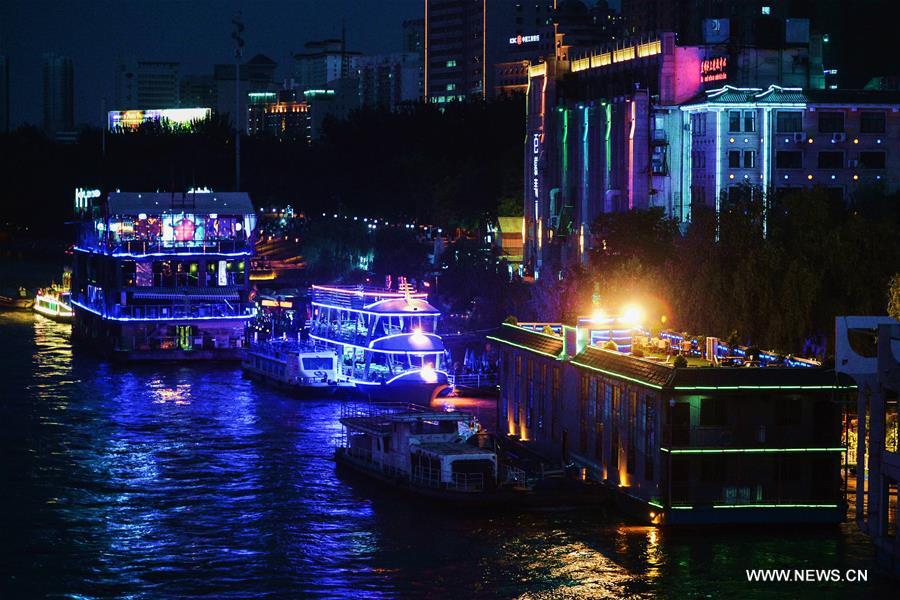 （晚报）（1）兰州：黄河游轮夏季夜航开启
