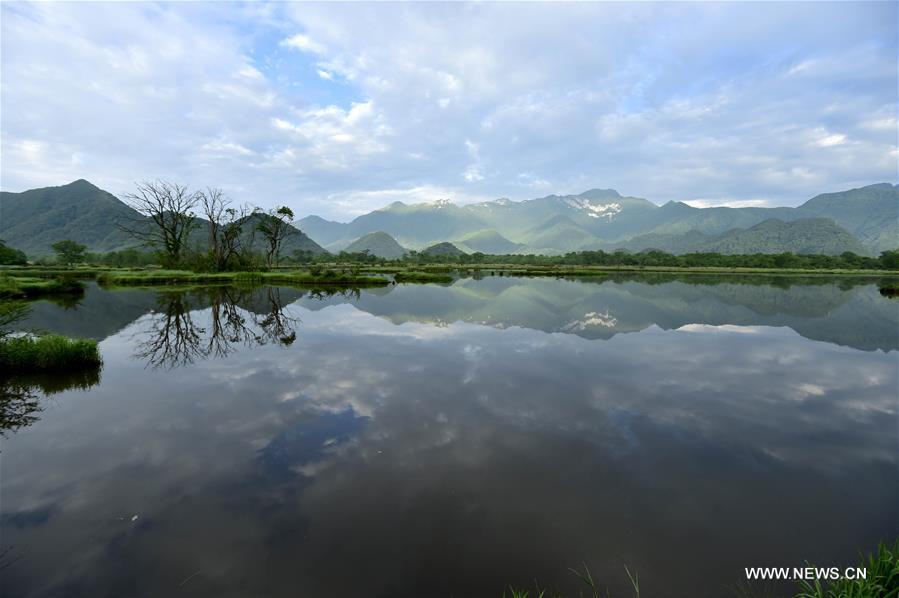  الصورة: مناظر جميلة لبحيرات في منطقة شننونغجيا بوسط الصين