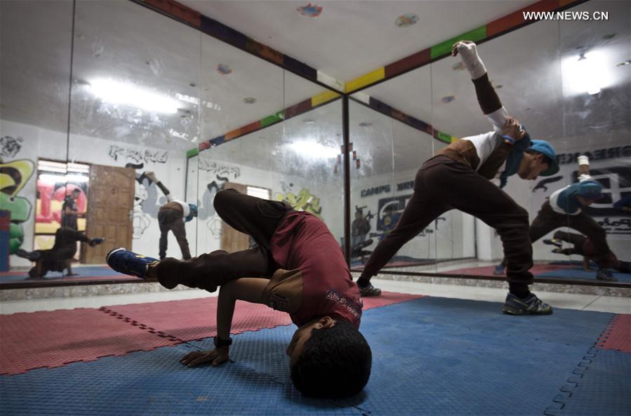 （体育·专题）（11）难民营里的体育运动：享受体育 不论贫富