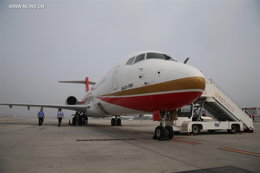 الصورة: أول طائرة سفر صينية التصميم تدخل طور التشغيل التجاري رسميا