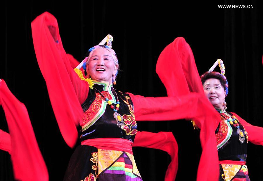 （晚报）（4）西藏老干部载歌载舞庆祝建党95周年