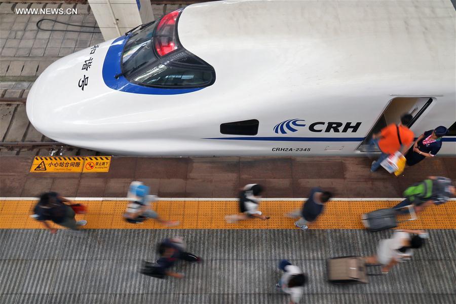 الصورة: بدء النقل بالسكك الحديدية خلال العطلة الصيفية للطلبة في الصين