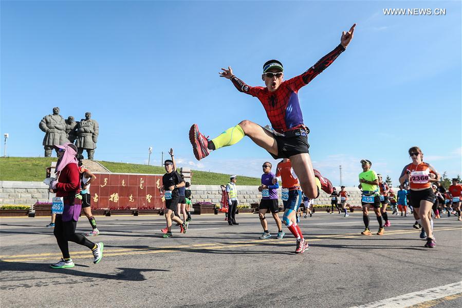 الصورة: سباق ماراثون في مرعى بشمالي الصين