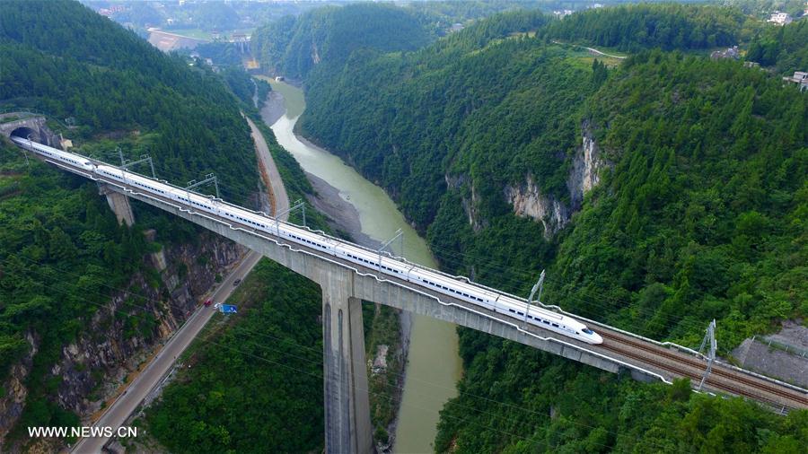 الصورة: "خط سكك حديد جوي" في جنوب غربي الصين