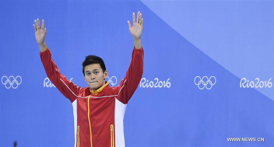 الصورة: لاعب صيني يحصل على فضية نهائي السباحة الحرة 400 متر للرجال في أولمبياد ريو