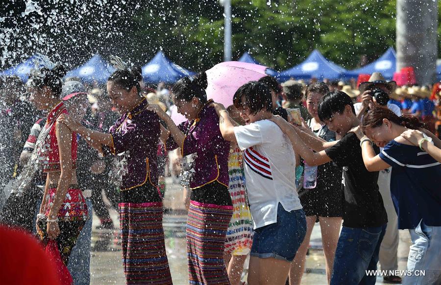 الصورة: مهرجان المياه في جنوبي الصين