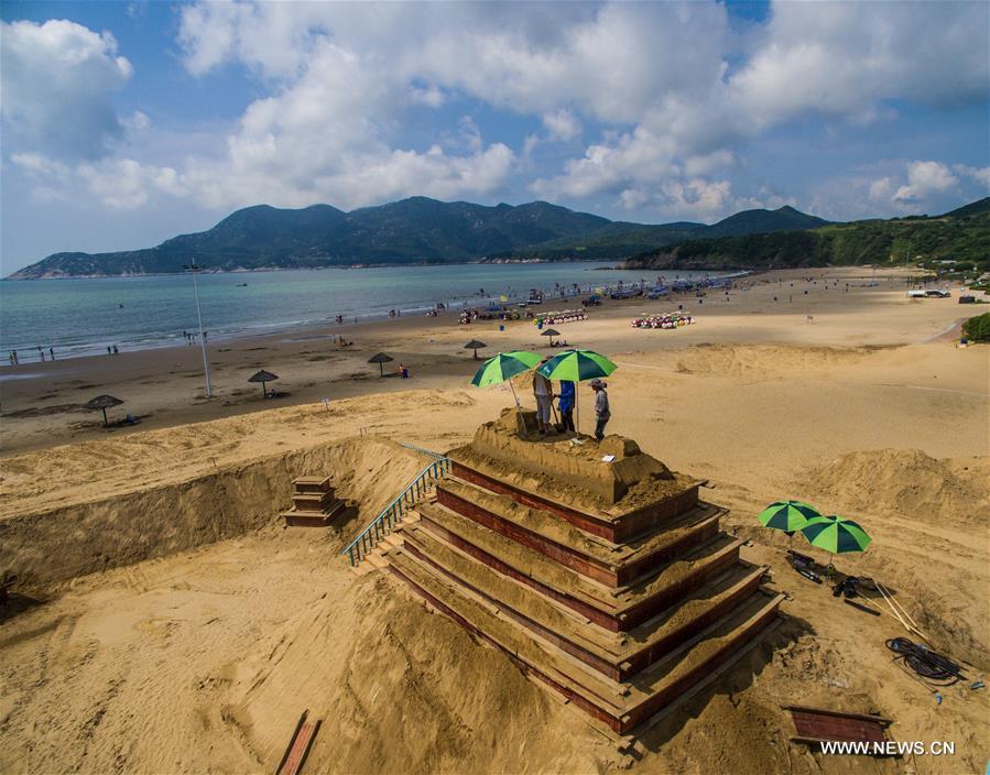  الصورة: النحت الرملي حول قمة مجموعة الـ20 بشرقى الصين