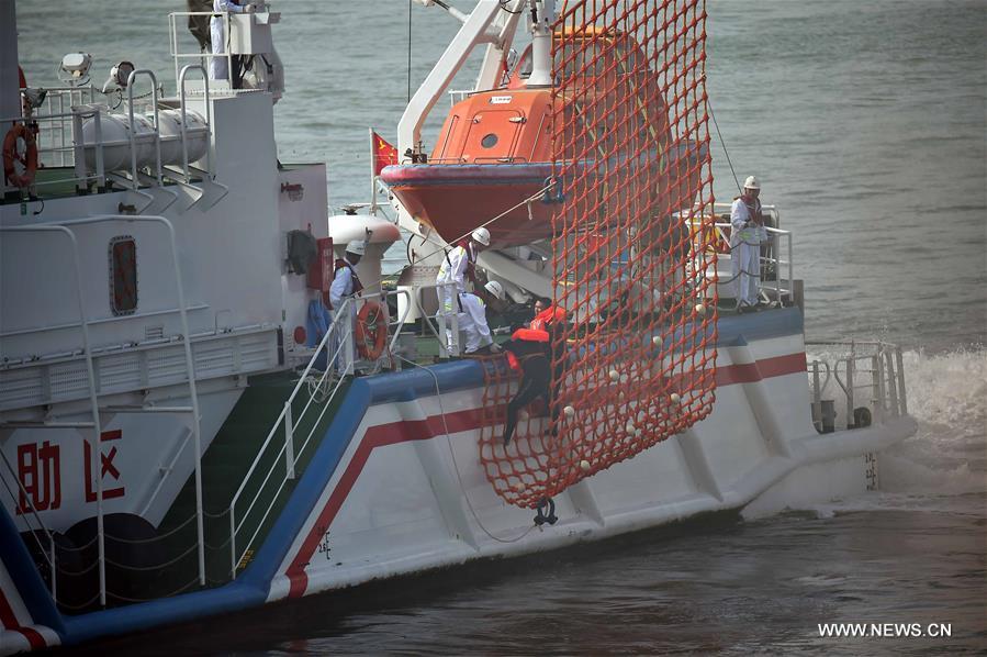 الصورة: تمرينات للإنقاذ البحري في المياه القريبة من جزيرة هاينان