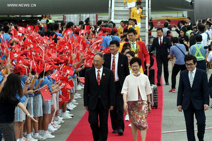 （奥运健儿访港澳）（4）内地奥运精英代表团一行64人抵达香港将展开访问