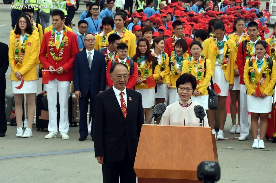（奥运健儿访港澳）（6）内地奥运精英代表团一行64人抵达香港将展开访问