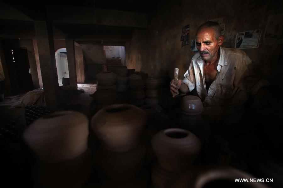 الصورة: "صناعة الفخار".. فن توارثه المصريون