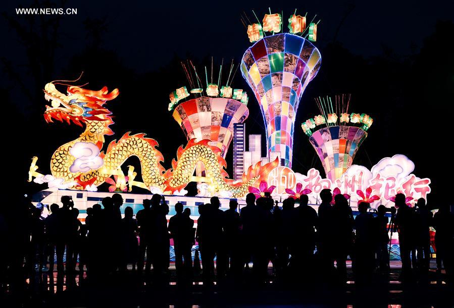 الصورة: مهرجان ضوئي لاستقبال عيد منتصف الخريف بجنوب الصين