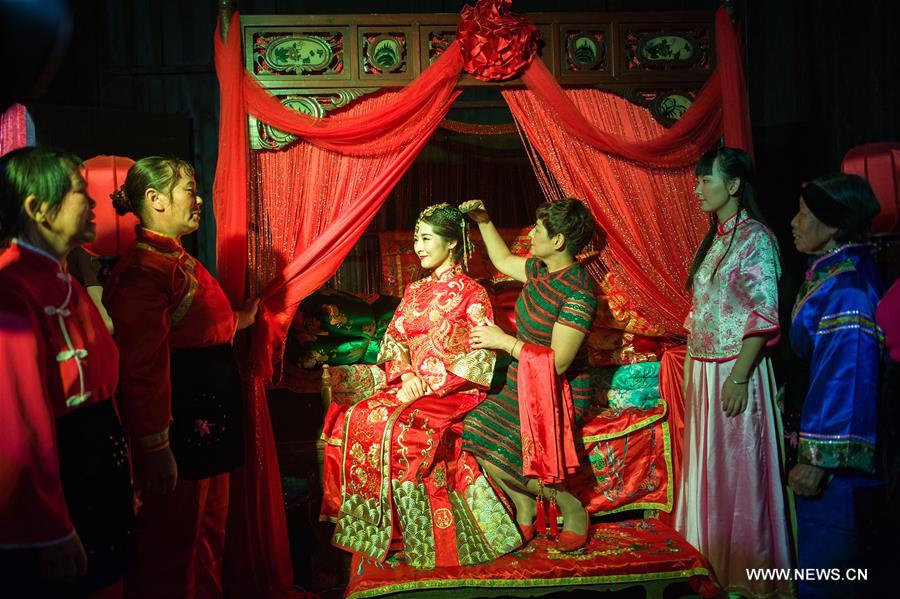 الصورة: حفلة زفاف تقليدي وسط الصين