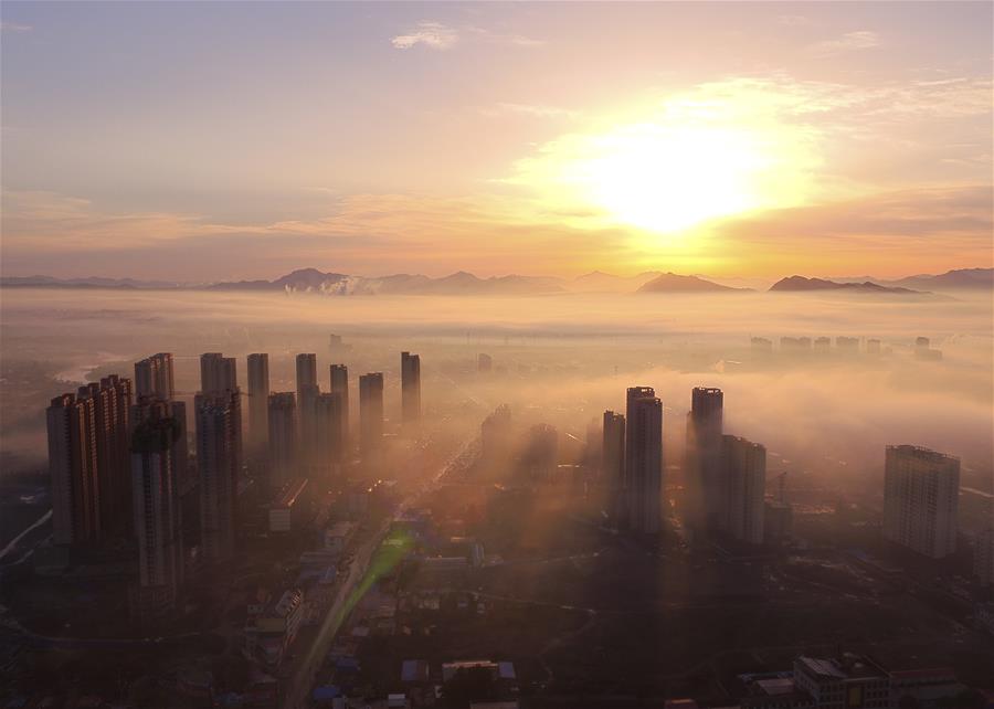 الصورة: جمال مدينة تسونهوا الصينية في ضباب الصباح