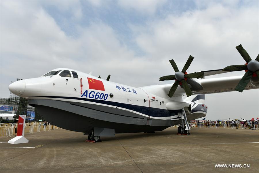الصورة: طائرة برمائية صينية في معرض الملاحة والفضاء الجوي الدولي الصيني