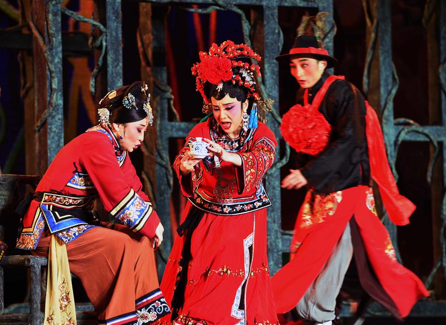الصور: افتتاح مهرجان فن أوبرا ديان التقليدي في جنوب غربي الصين