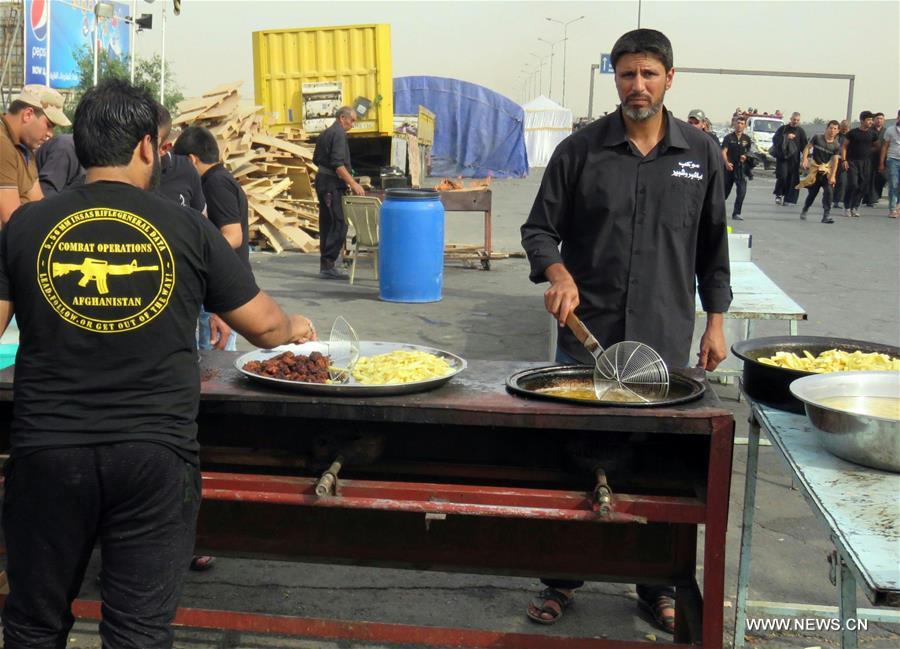 الصورة: الشيعة يتوافدون على كربلاء المقدسة لإحياء "أربعين الحسين"