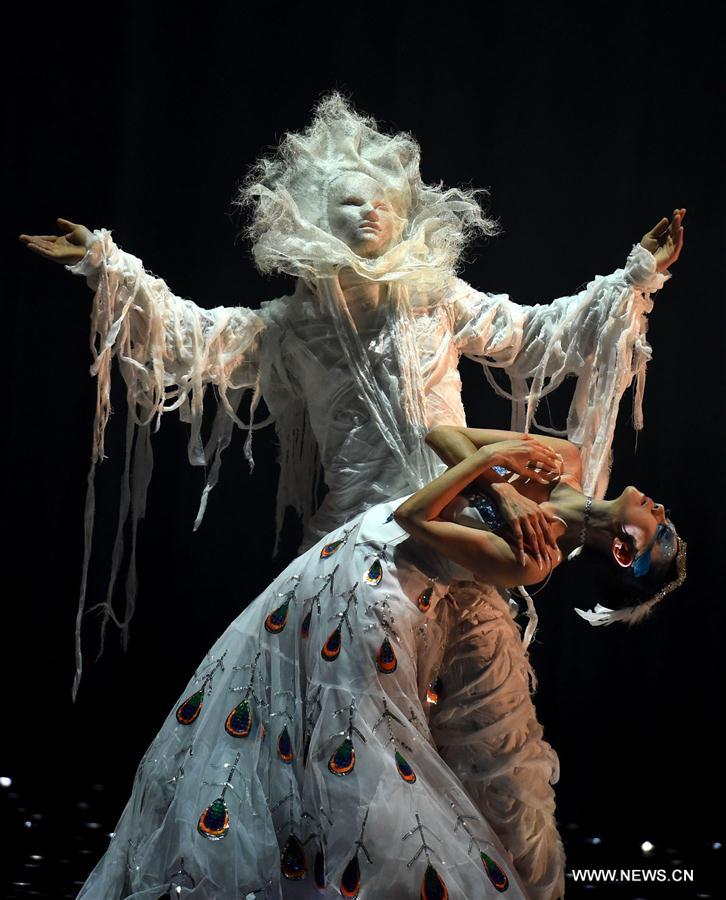 （文化）（2）杨丽萍新舞剧《孔雀之冬》在昆明上演