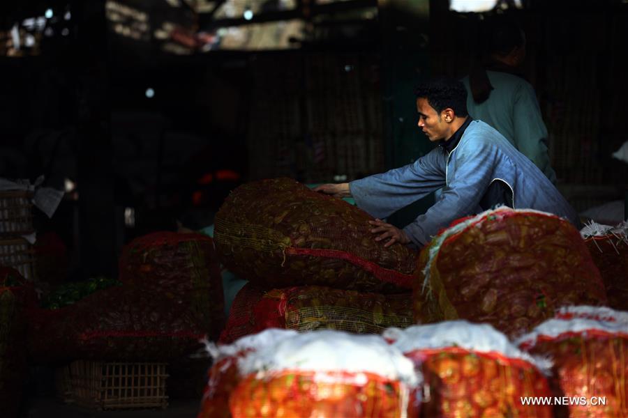 الصورة: سوق العبور أحد ضحايا الركود الاقتصادي في مصر