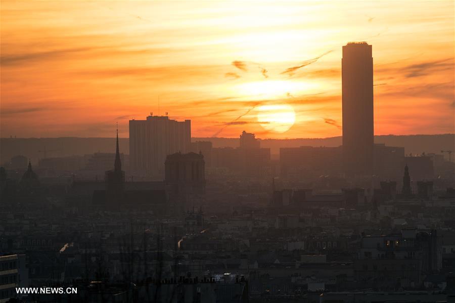 الصورة: باريس تتعرض لأخطر تلوث للهواء منذ عشرة أعوام