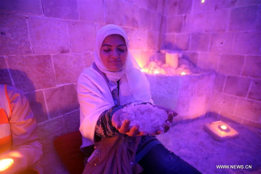 الصورة: "كهف الملح".. علاج بديل للتخلص من الطاقة السلبية بالقاهرة