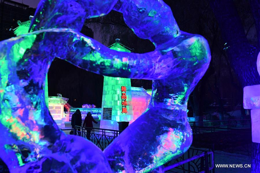 الصورة: مهرجان للتماثيل الجليدية المضاءة بشمال شرقي الصين