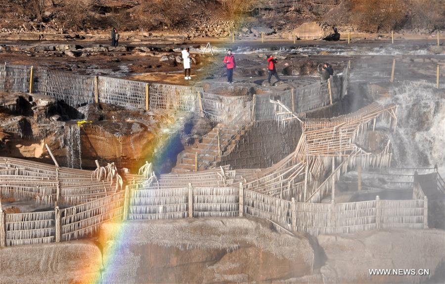 الصورة: ظهور قوس قزح فوق موقع سياحي شهير على النهر الأصفر في شمالي الصين
